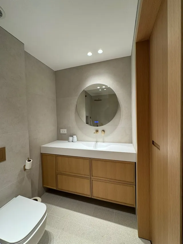 Oak vanity with a round backlit mirror